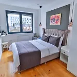 Goodwin St