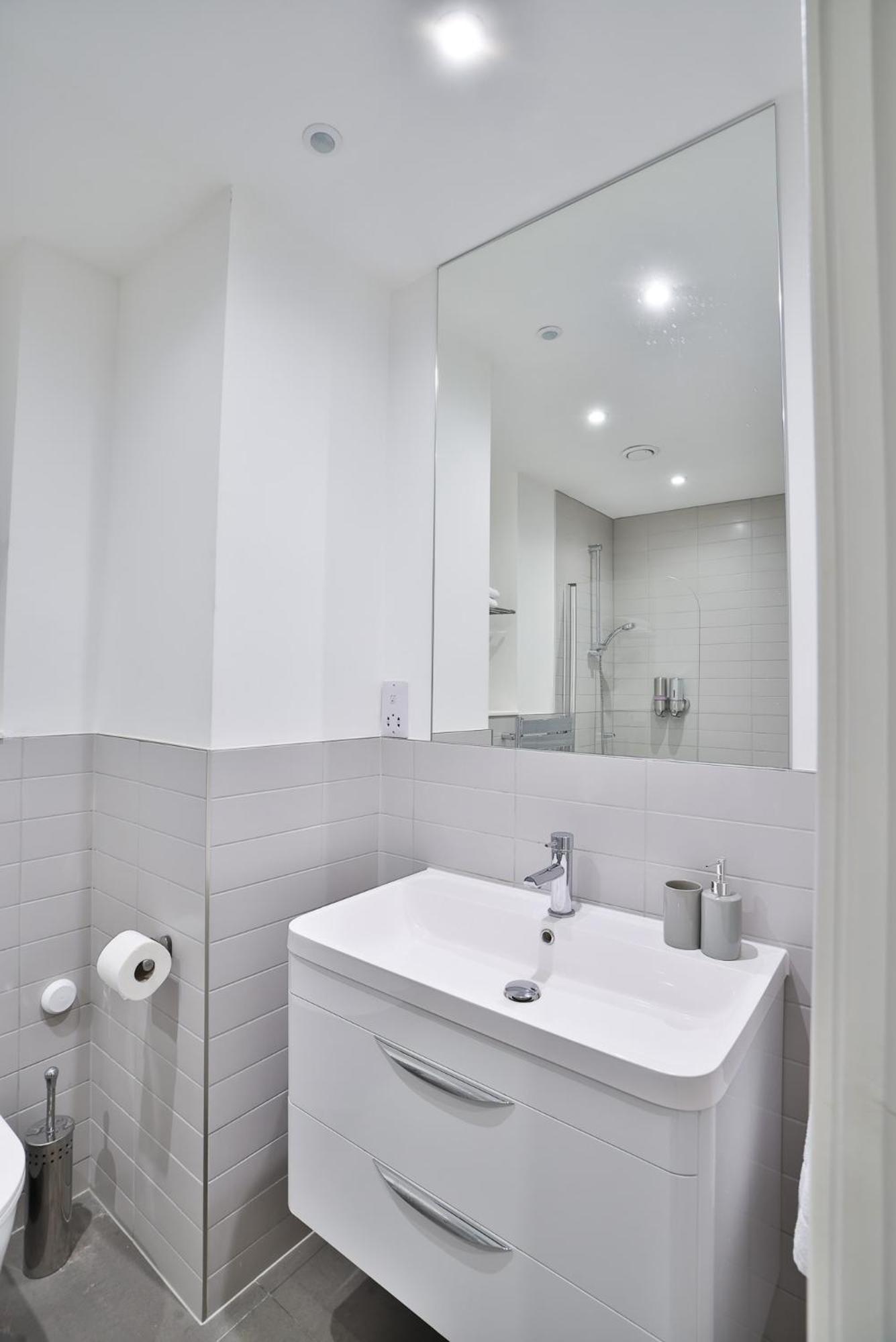 Goodwin St Capsule hotel London